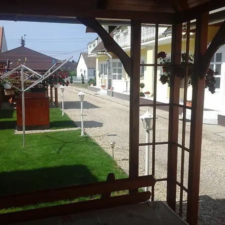 Petrovics Apartmanhaz 1 *