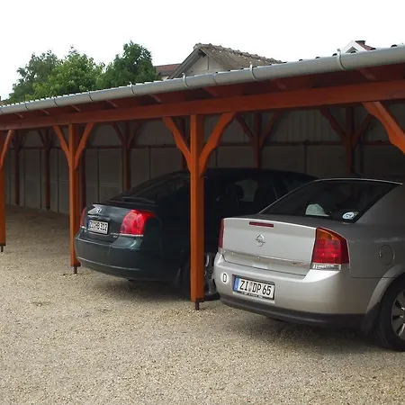 Petrovics Apartmanhaz 1 *