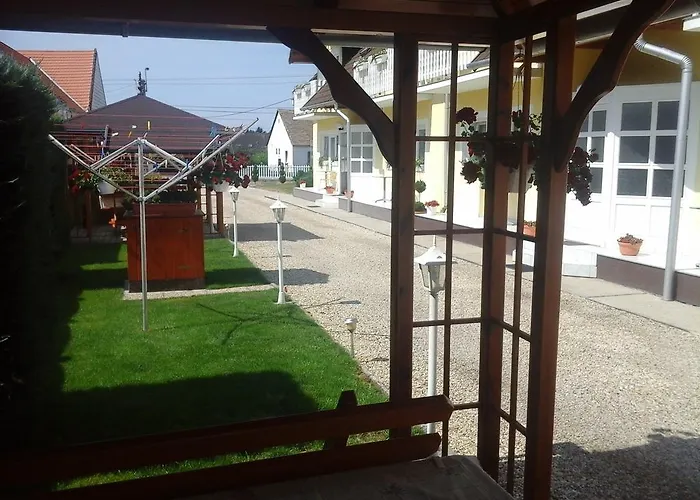 Petrovics Apartmanhaz 1 *